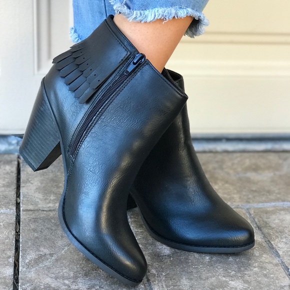 NIB Boho Chic Pointy Toe Fringe Quilt Ankle Bootie - Picture 1 of 8